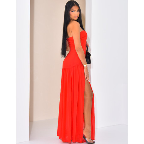 Langes, trägerloses Kleid mit Schleier an der Unterseite.