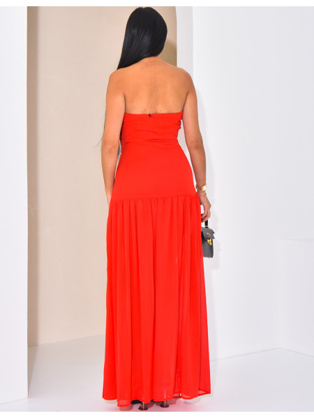 Langes, trägerloses Kleid mit Schleier an der Unterseite.