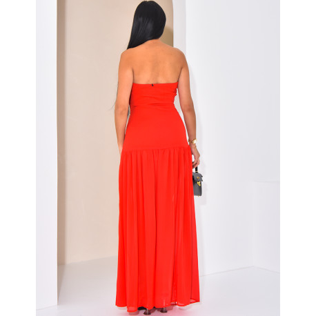 Langes, trägerloses Kleid mit Schleier an der Unterseite.