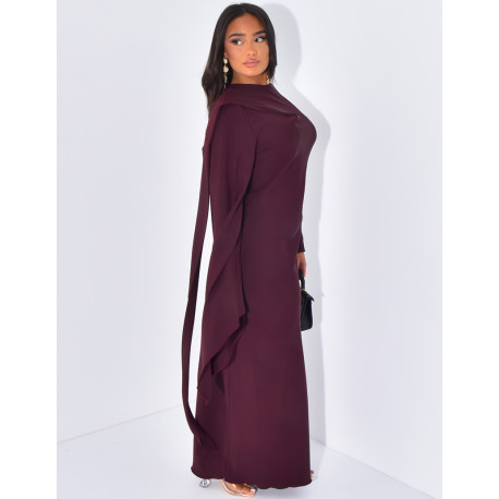 Langes, körpernahes Kleid mit Kragen, der mit einem Schal verziert ist