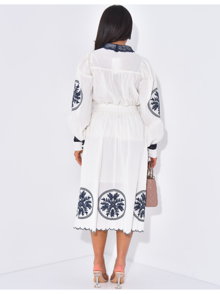 Rock und Hemd aus Baumwolle mit Stickereien