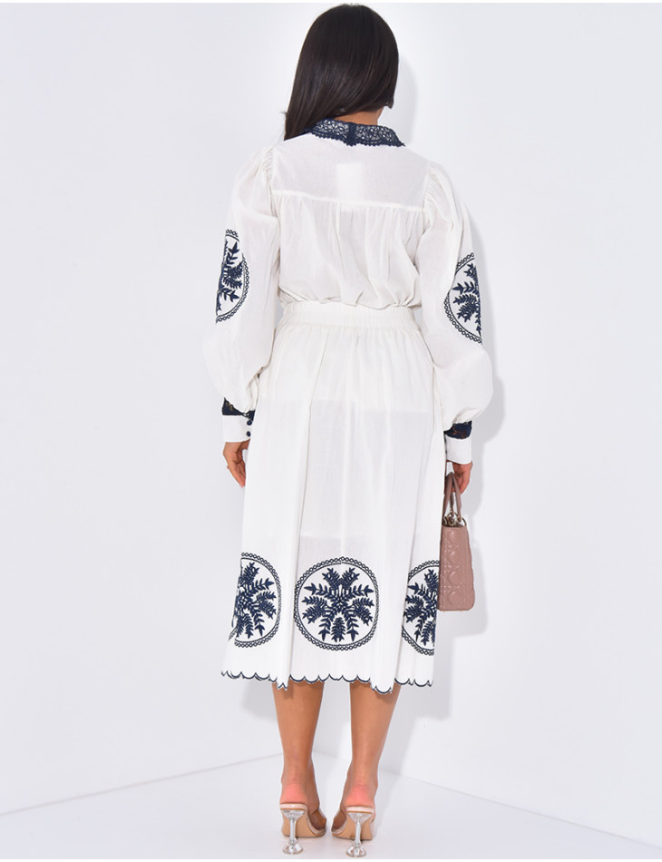 Rock und Hemd aus Baumwolle mit Stickereien