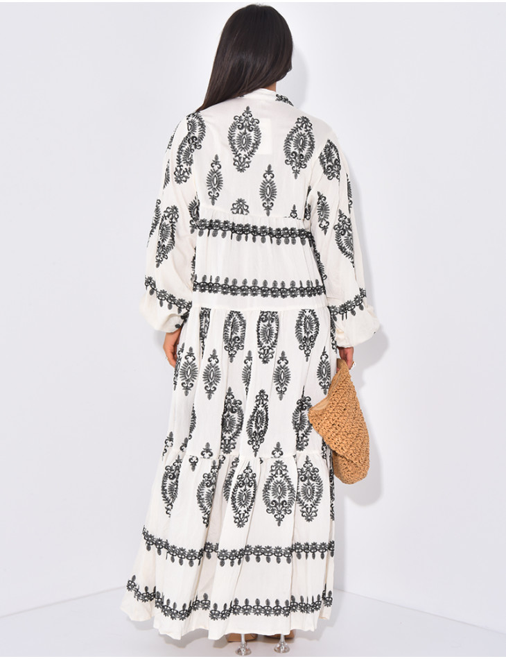 Robe longue en coton à motifs brodés