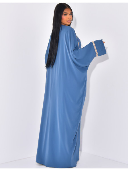 Kimono mit Strasssteinen und Goldbesatz