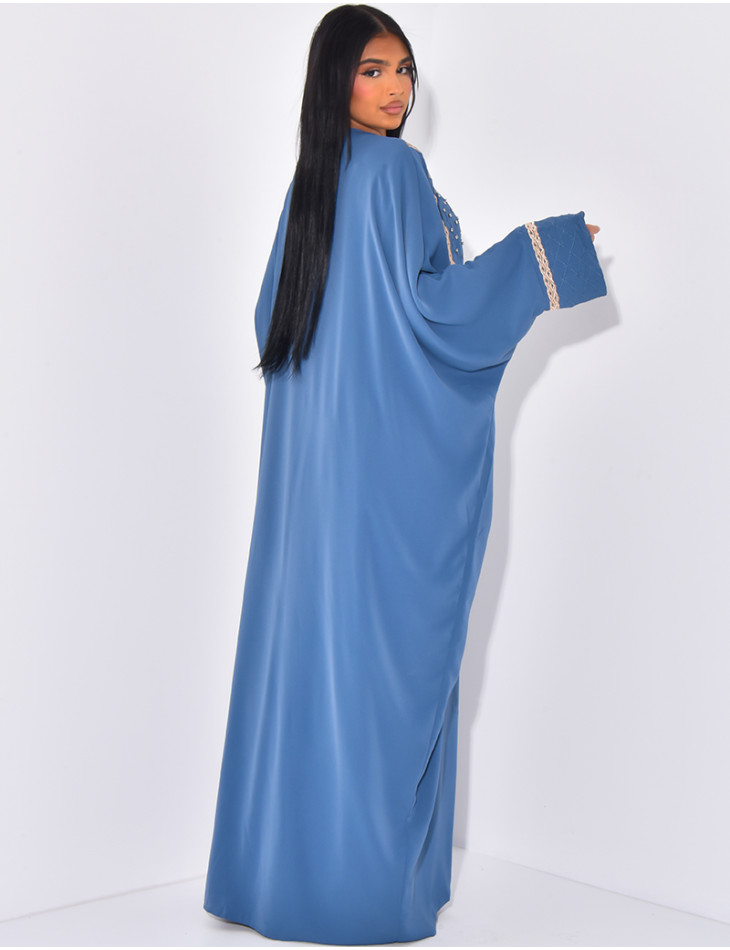 Kimono mit Strasssteinen und Goldbesatz