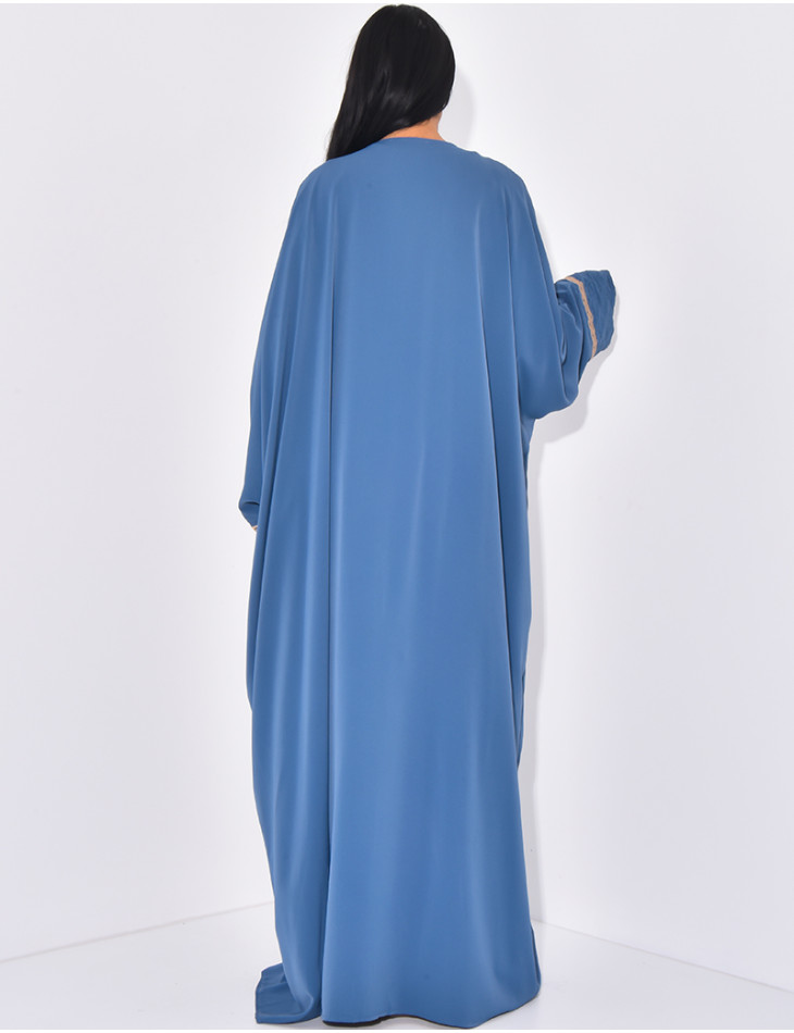 Kimono mit Strasssteinen und Goldbesatz