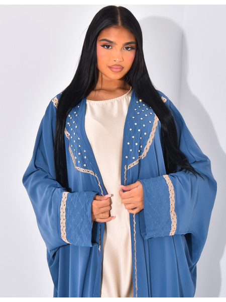 Kimono mit Strasssteinen und Goldbesatz