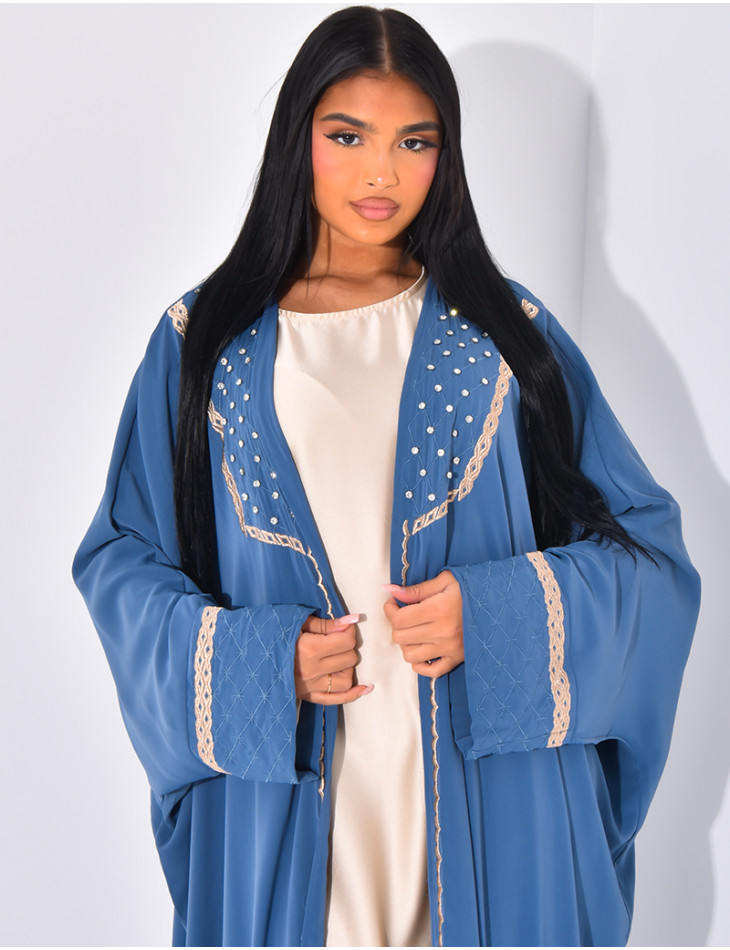 Kimono mit Strasssteinen und Goldbesatz
