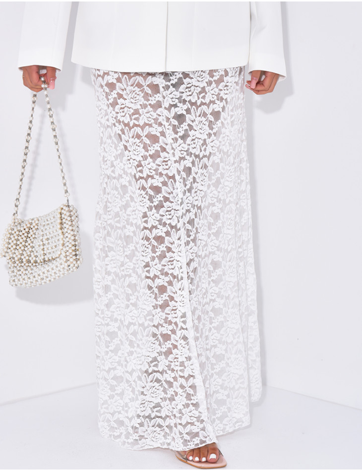 Jupe longue et évasée en dentelle