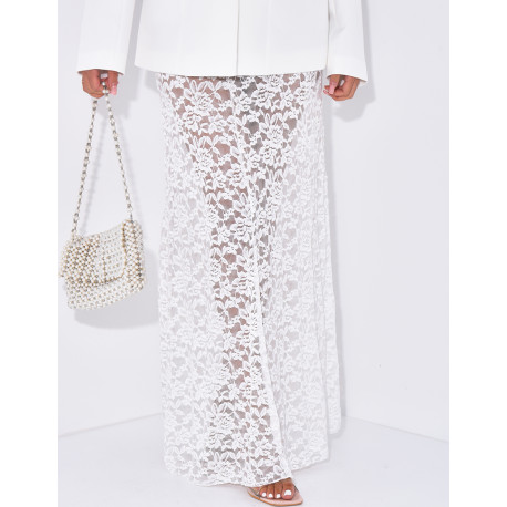 Jupe longue et évasée en dentelle