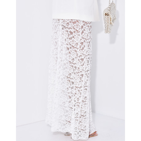 Jupe longue et évasée en dentelle