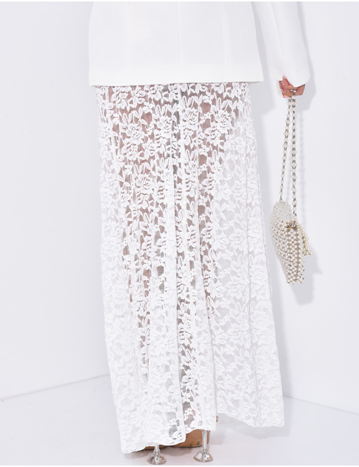 Jupe longue et évasée en dentelle