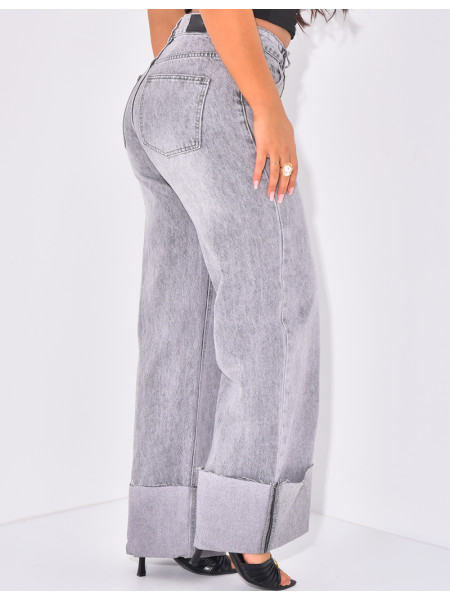 High waisted, straight jeans with wide cuff