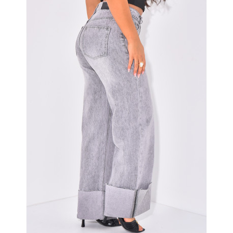 High waisted, straight jeans with wide cuff