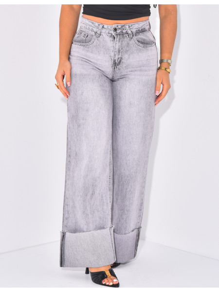 High waisted, straight jeans with wide cuff