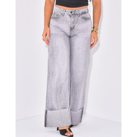 High waisted, straight jeans with wide cuff