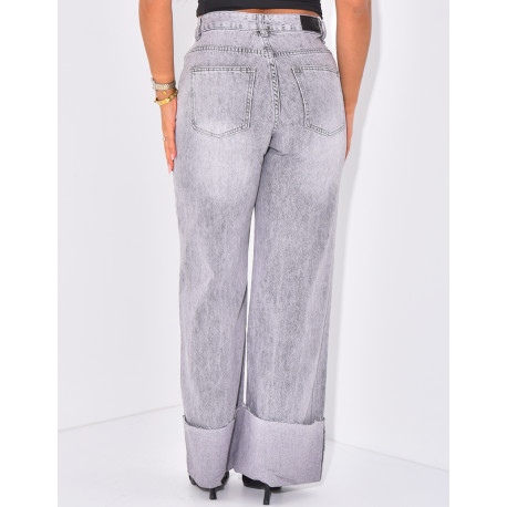 High waisted, straight jeans with wide cuff