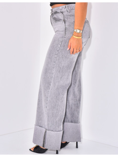 High waisted, straight jeans with wide cuff