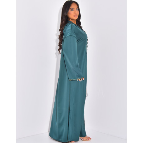 Abaya premium en satin à cristaux brodés à la main à capuche