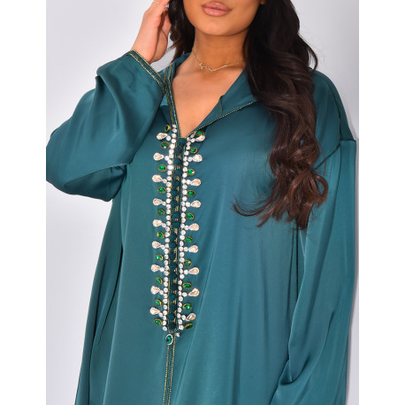 Abaya premium en satin à cristaux brodés à la main à capuche