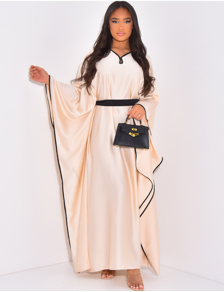 Abaya cintrée à bordures contrastantes