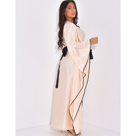 Abaya cintrée à bordures contrastantes