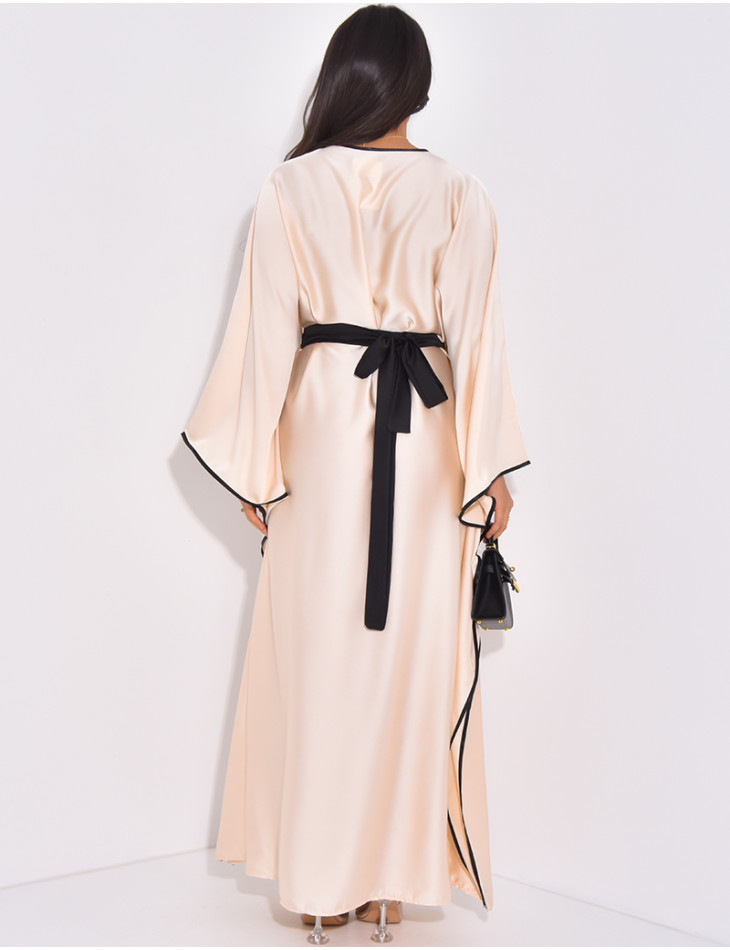 Abaya cintrée à bordures contrastantes