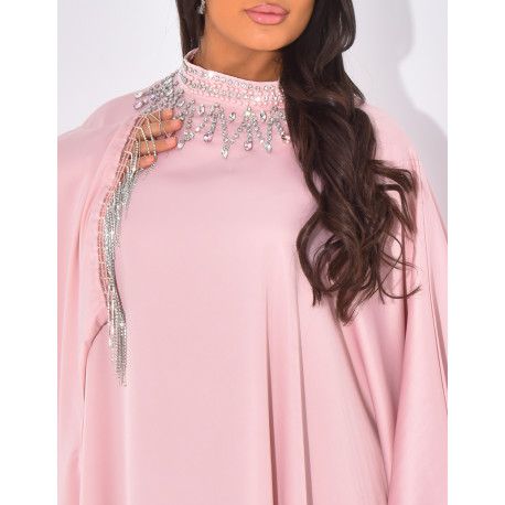 Premium-Abaya aus Satin mit Strass- und Kristallsteinen am Kragen.