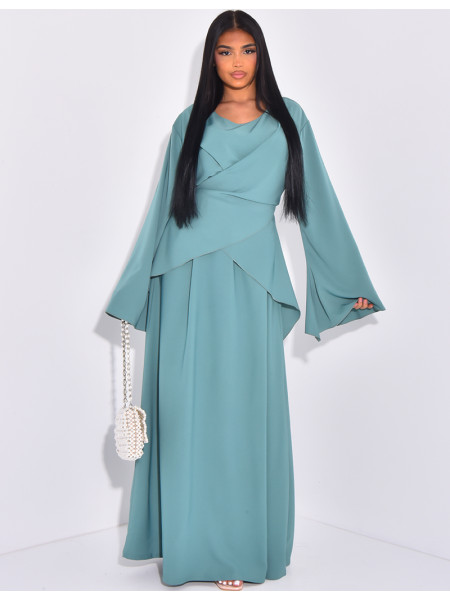 Langes Kleid mit gekreuztem Effekt an der Taille