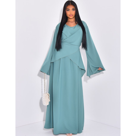 Langes Kleid mit gekreuztem Effekt an der Taille