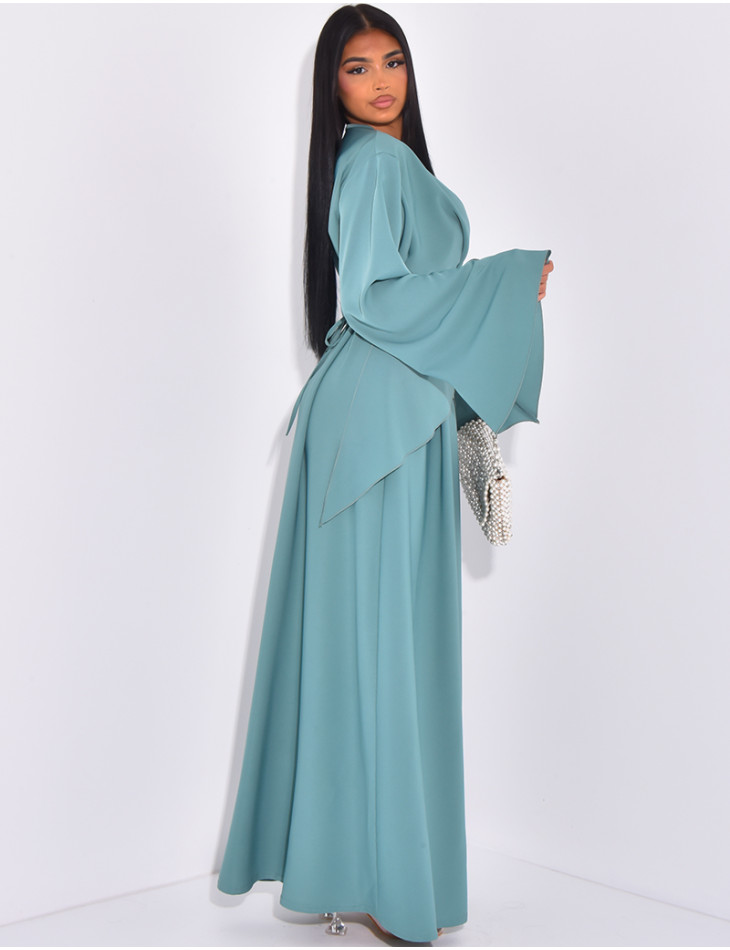 Langes Kleid mit gekreuztem Effekt an der Taille