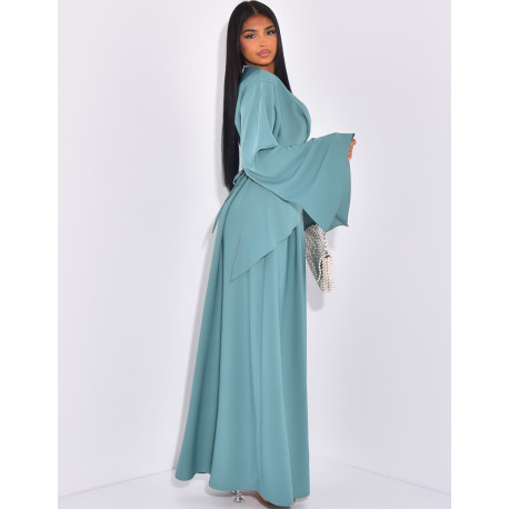 Langes Kleid mit gekreuztem Effekt an der Taille