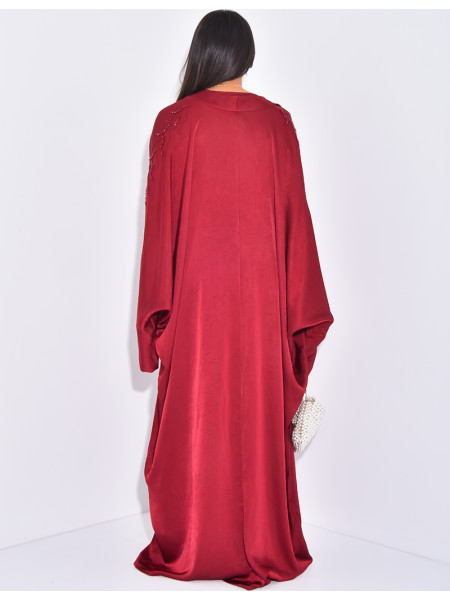 Set aus Kleid und Premium-Kimono mit Strasssteinen an den Ärmeln.