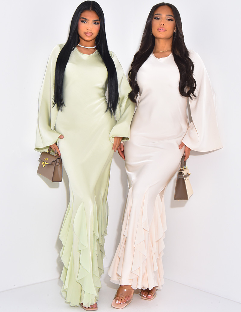 Robe très longue en satin...