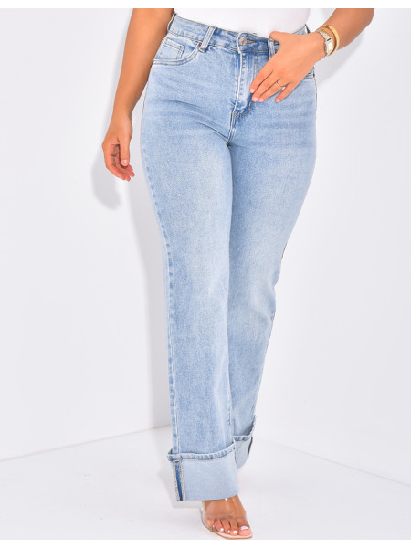 Straight-leg jeans with wide lapels