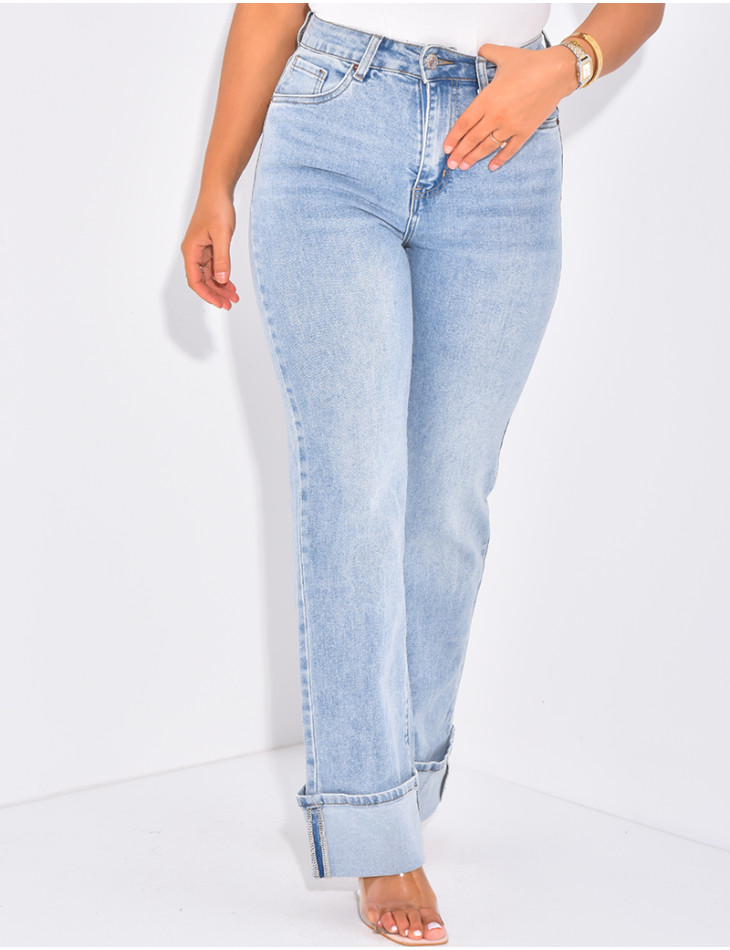 Straight-leg jeans with wide lapels