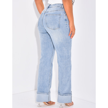 Straight-leg jeans with wide lapels