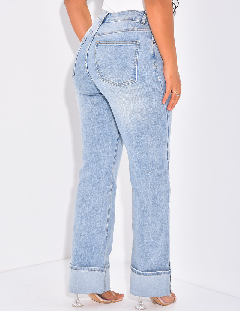 Jeans coupe droite à revers...