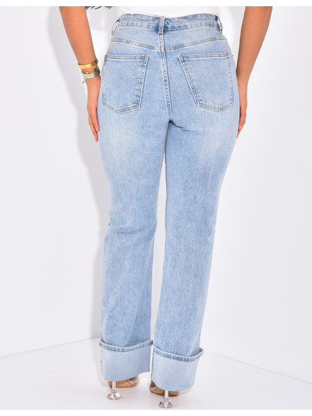 Straight-leg jeans with wide lapels