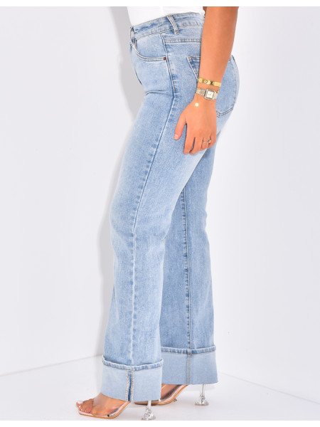 Straight-leg jeans with wide lapels