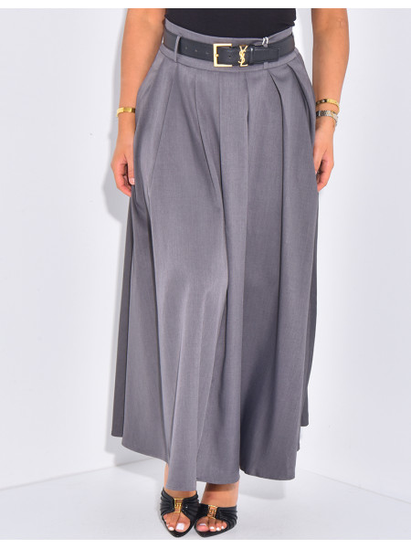 Hochtaillierter, ausgestellter Rock mit Abnähern