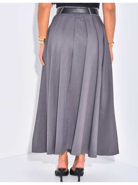 Hochtaillierter, ausgestellter Rock mit Abnähern