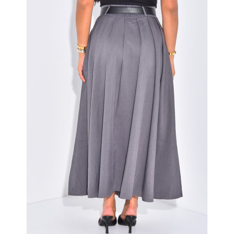 Hochtaillierter, ausgestellter Rock mit Abnähern