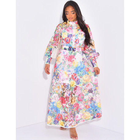 Sehr langes Kleid aus bunter Spitze zum Knöpfen
