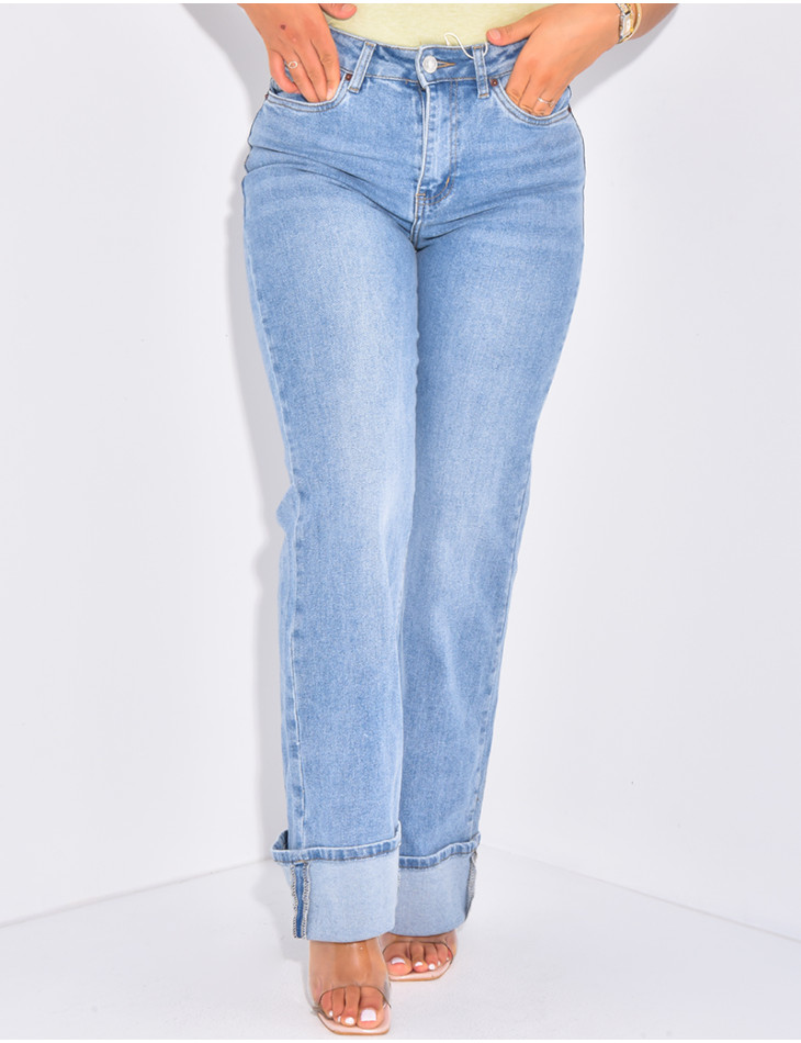 Straight-leg jeans with wide lapels