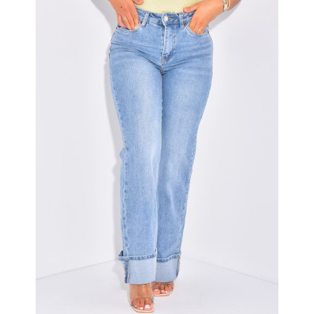 Straight-leg jeans with wide lapels