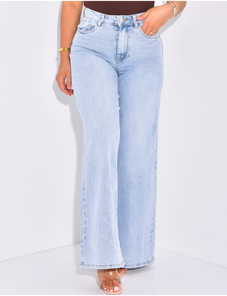 Wide high-waisted jeans with light wash