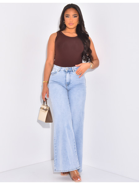 Wide high-waisted jeans with light wash