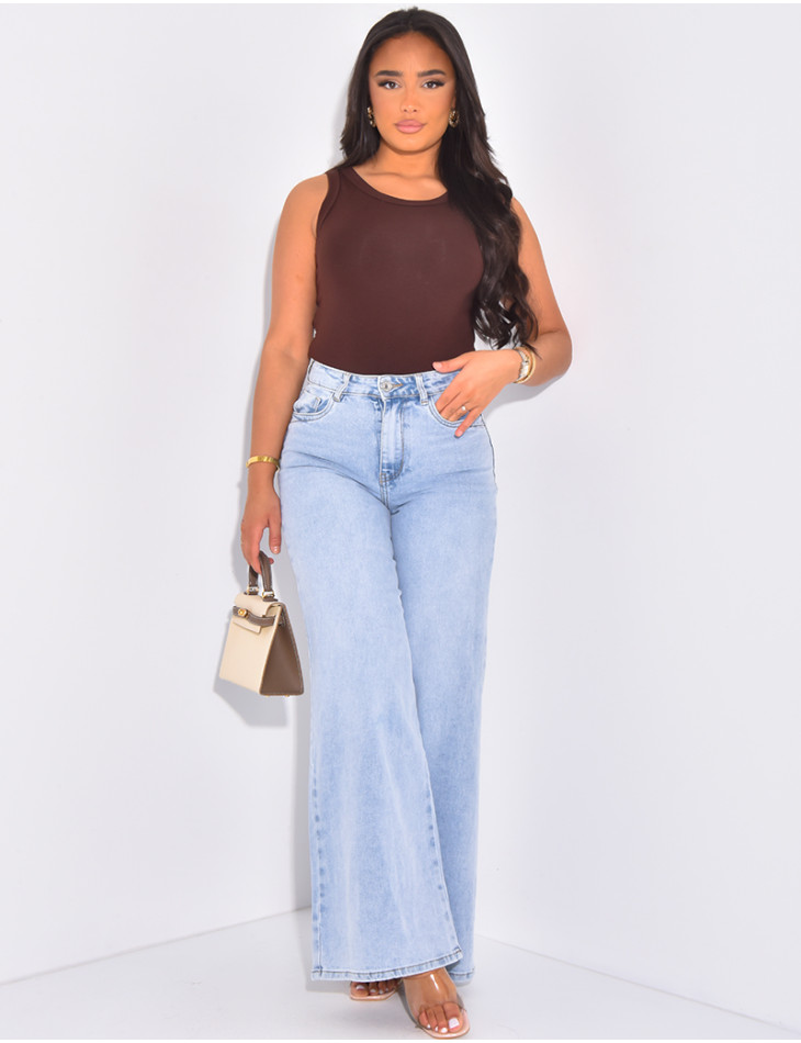 Wide high-waisted jeans with light wash