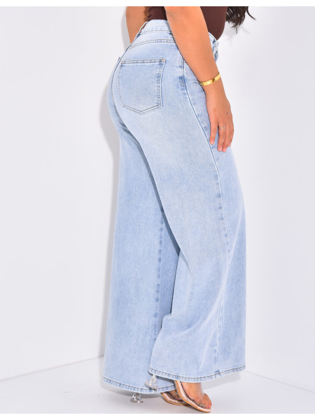 Wide high-waisted jeans with light wash